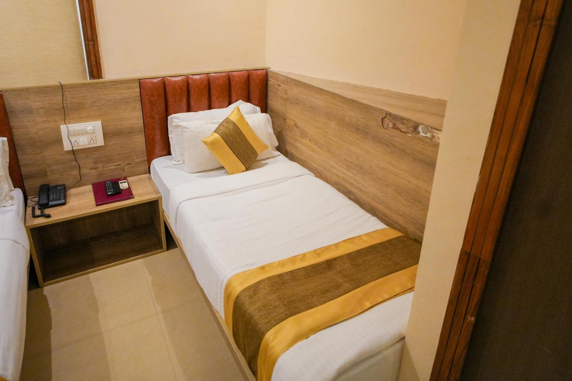 Hotel Skylink Hospitality Mahalaxmi มุมไบ ภายนอก รูปภาพ