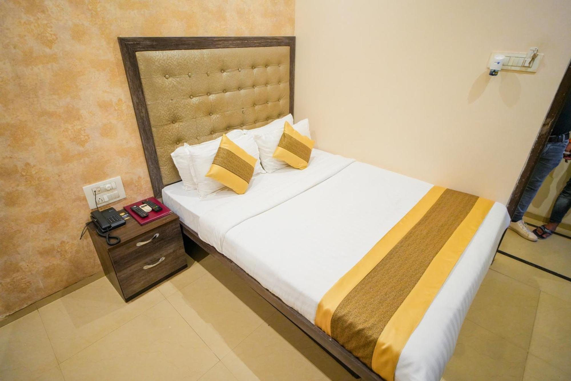Hotel Skylink Hospitality Mahalaxmi มุมไบ ภายนอก รูปภาพ